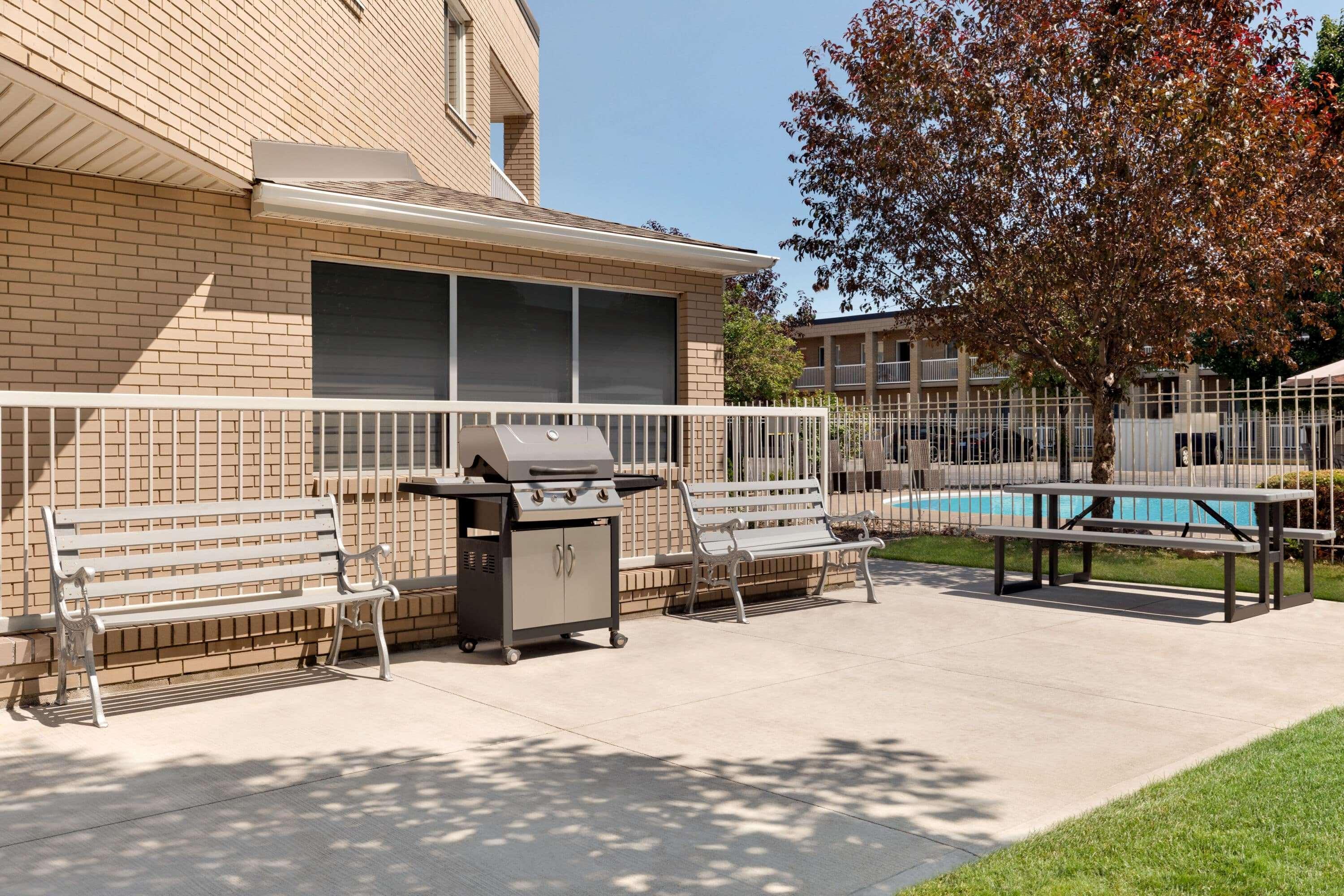 Super 8 By Wyndham Windsor/Dougall Exterior foto