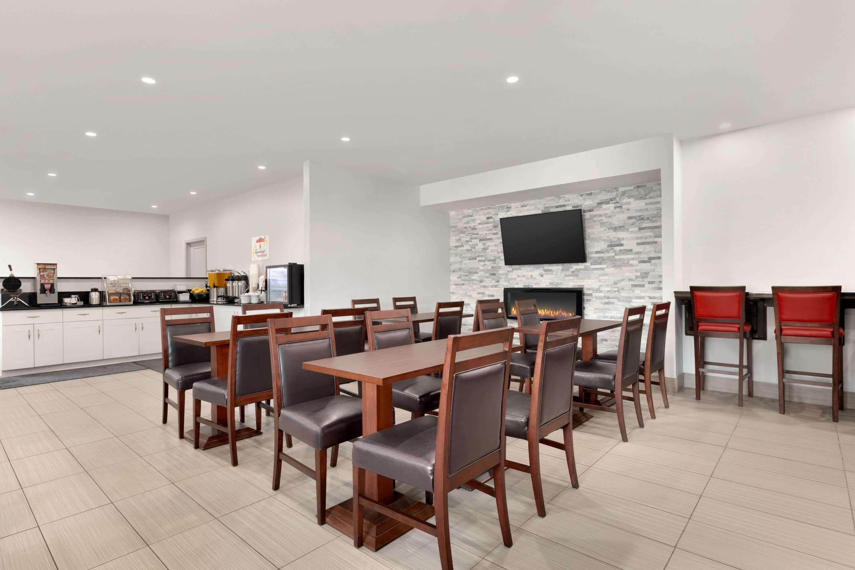 Super 8 By Wyndham Windsor/Dougall Exterior foto